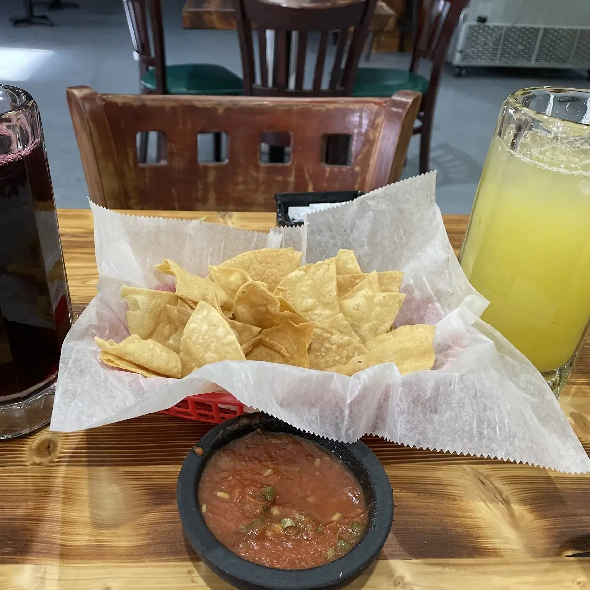 Chips & Salsa M Table