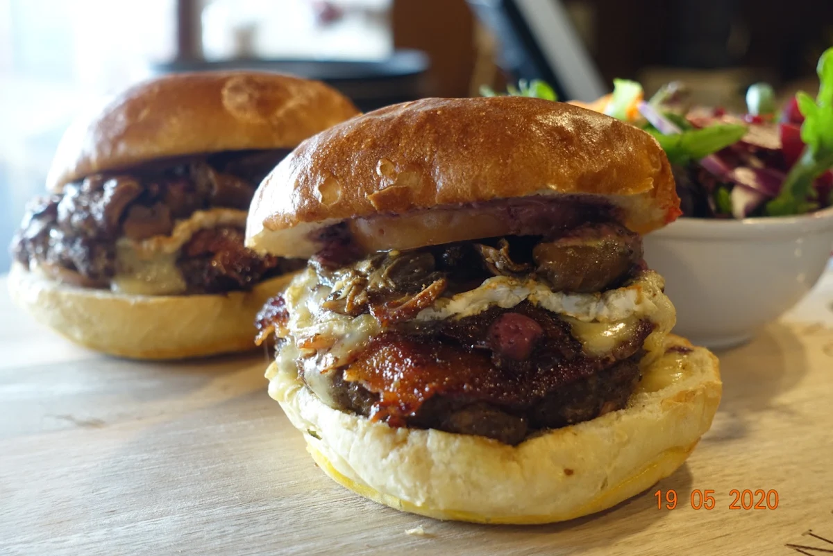 Highlights, D.I. Restaurant & Lounge