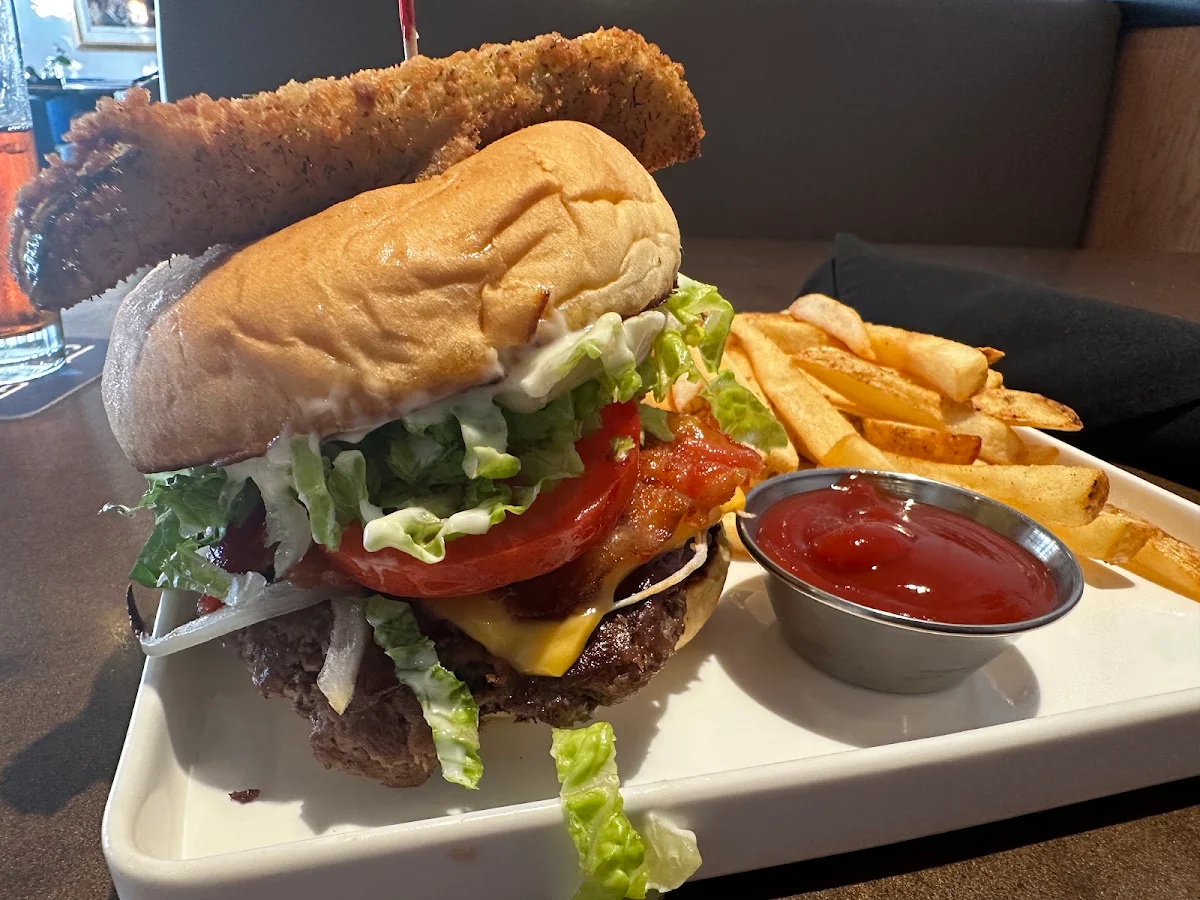Highlights, D.I. Restaurant & Lounge
