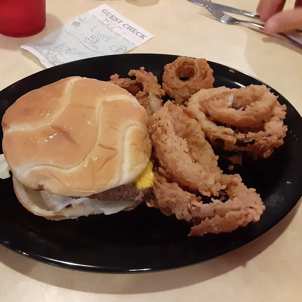 Cheeseburger with Onion Rings
