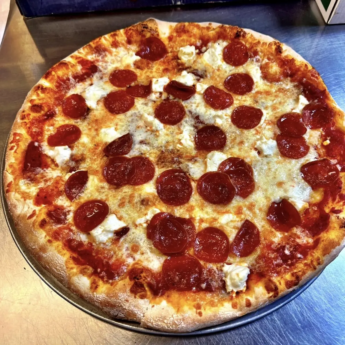 NY Style Hand Tossed Round Red Pizza