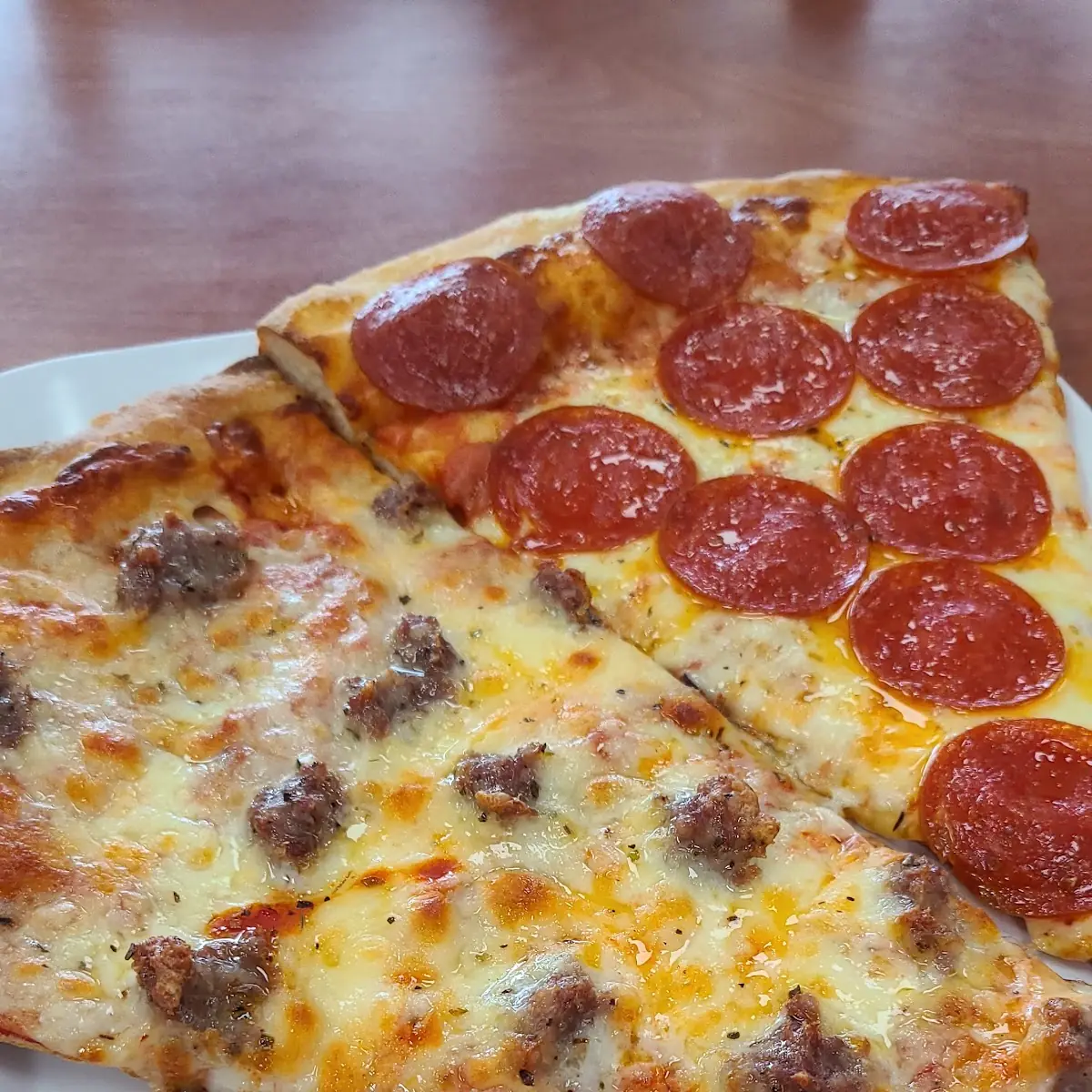 Thin Crust Pizza Peperoni & Sausage