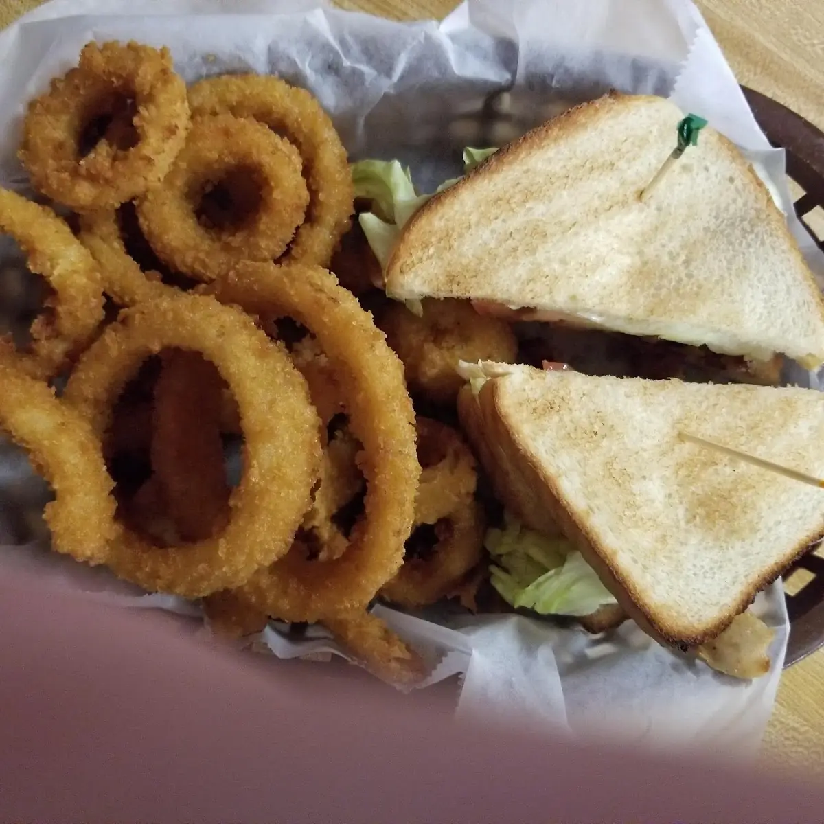 blt Sandwich w Onion Rings