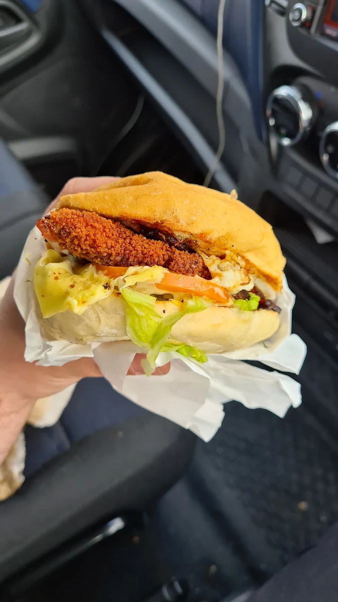 Chicken Schnitzel Burger, Industrie cafe