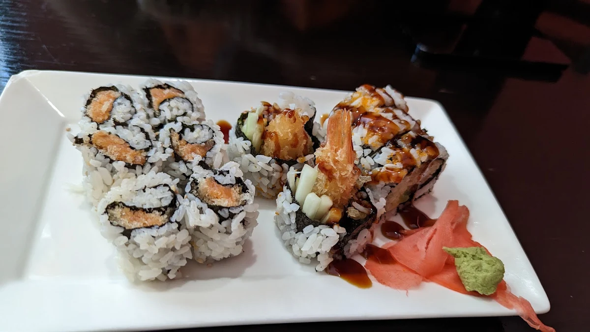 Tempura Shrimp Roll Spicy Crunchy Salmon Roll
