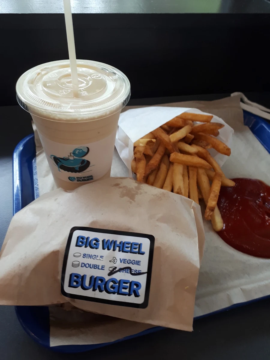 Cheeseburger and Garlic Fries