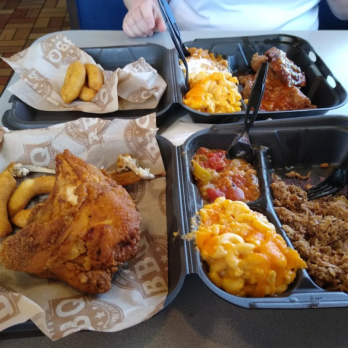 Fried Chicken Pulled Pork with Mac& Cheese and Brunswick Stew