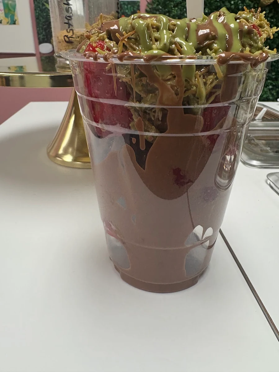 Dubai Chocolate Strawberries