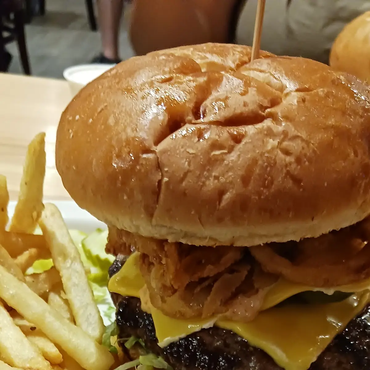 Sue-Per Burger