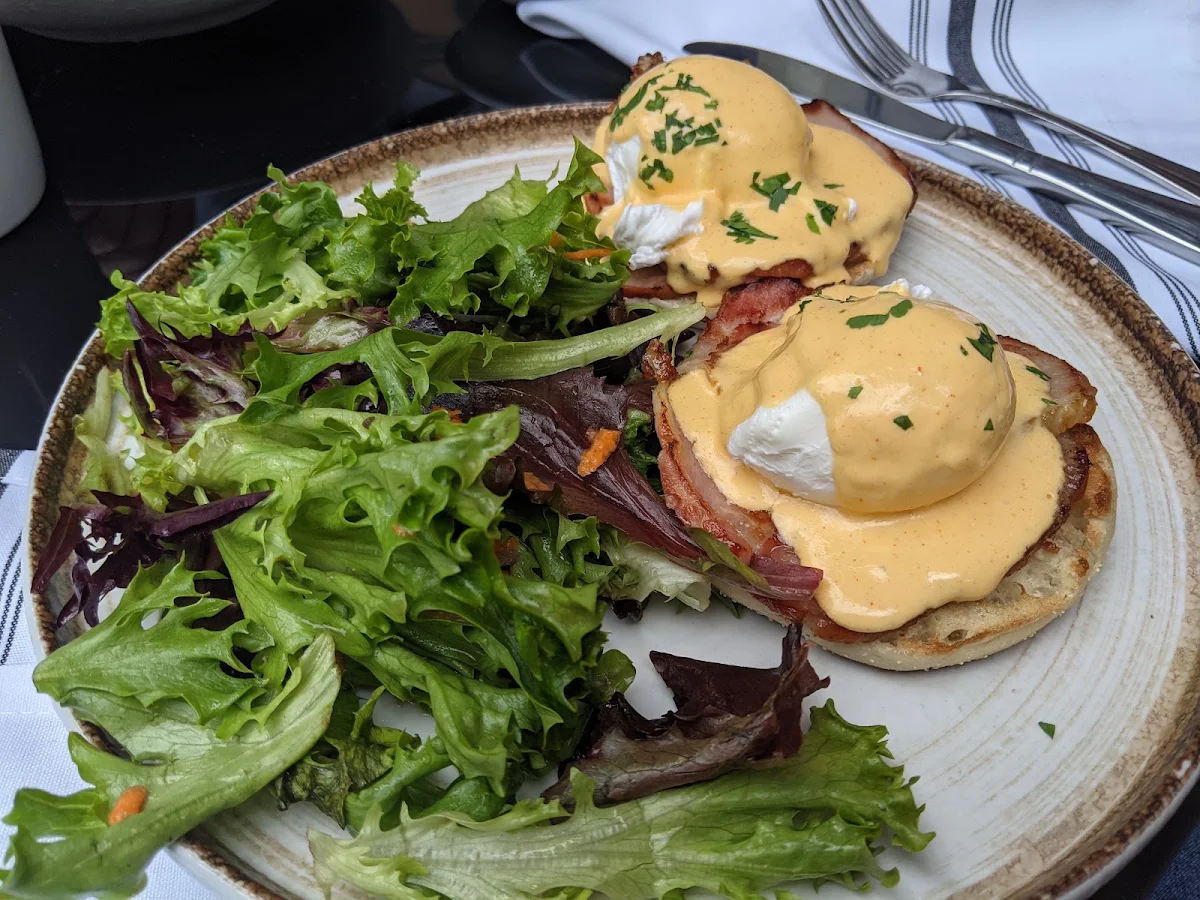Eggs Benedict