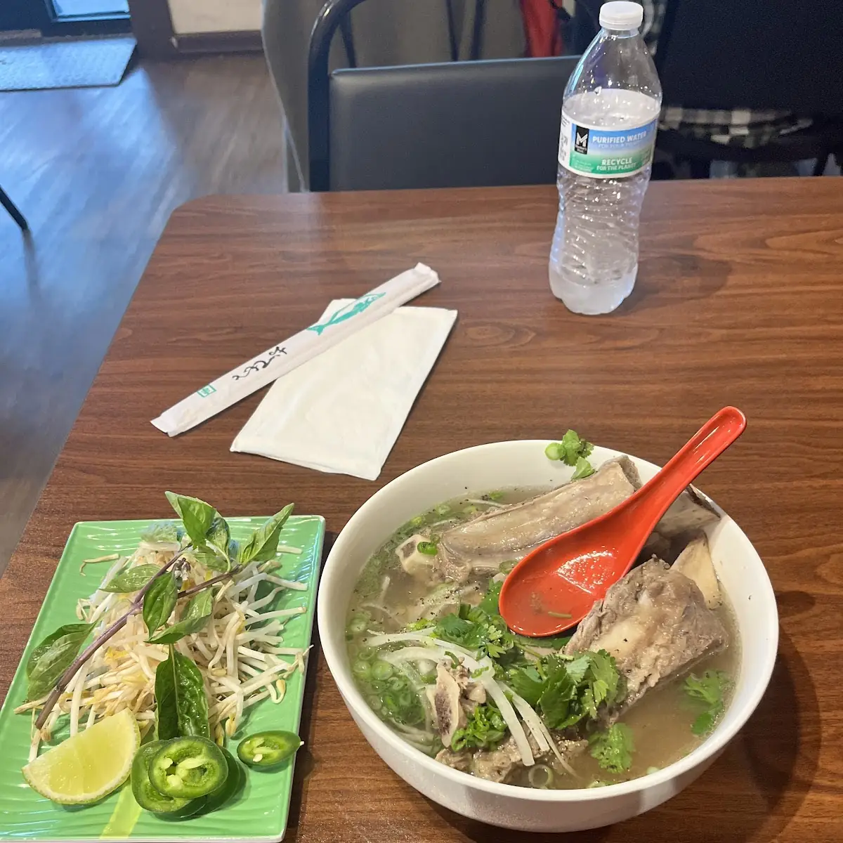 Eye Round and Tripe Beef Noodle Soup Pho Tái - Sách