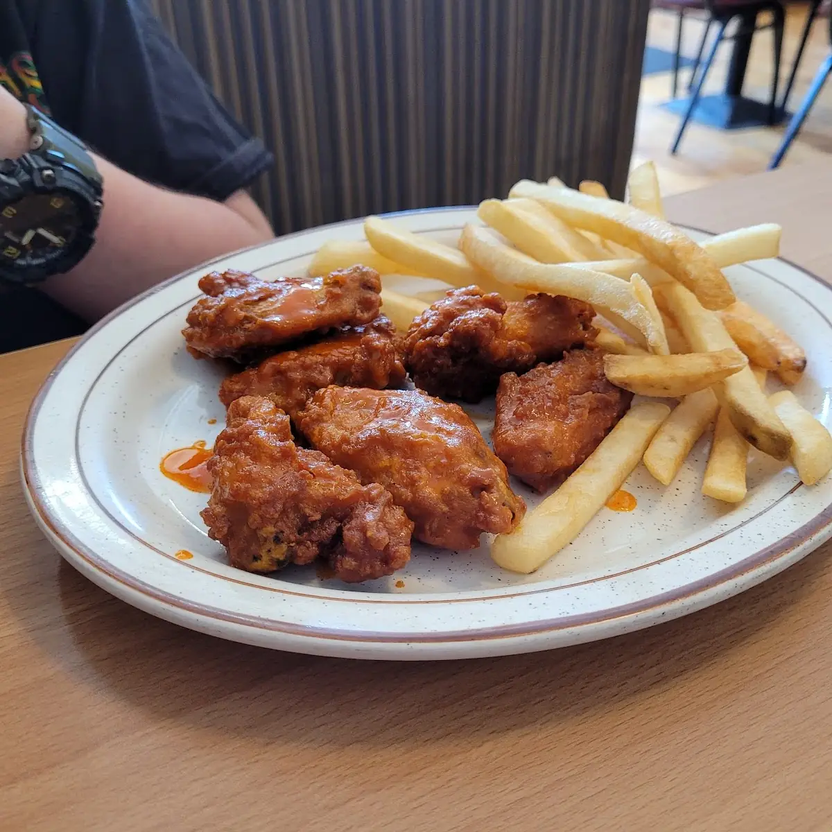 Chicken Wings with Fries