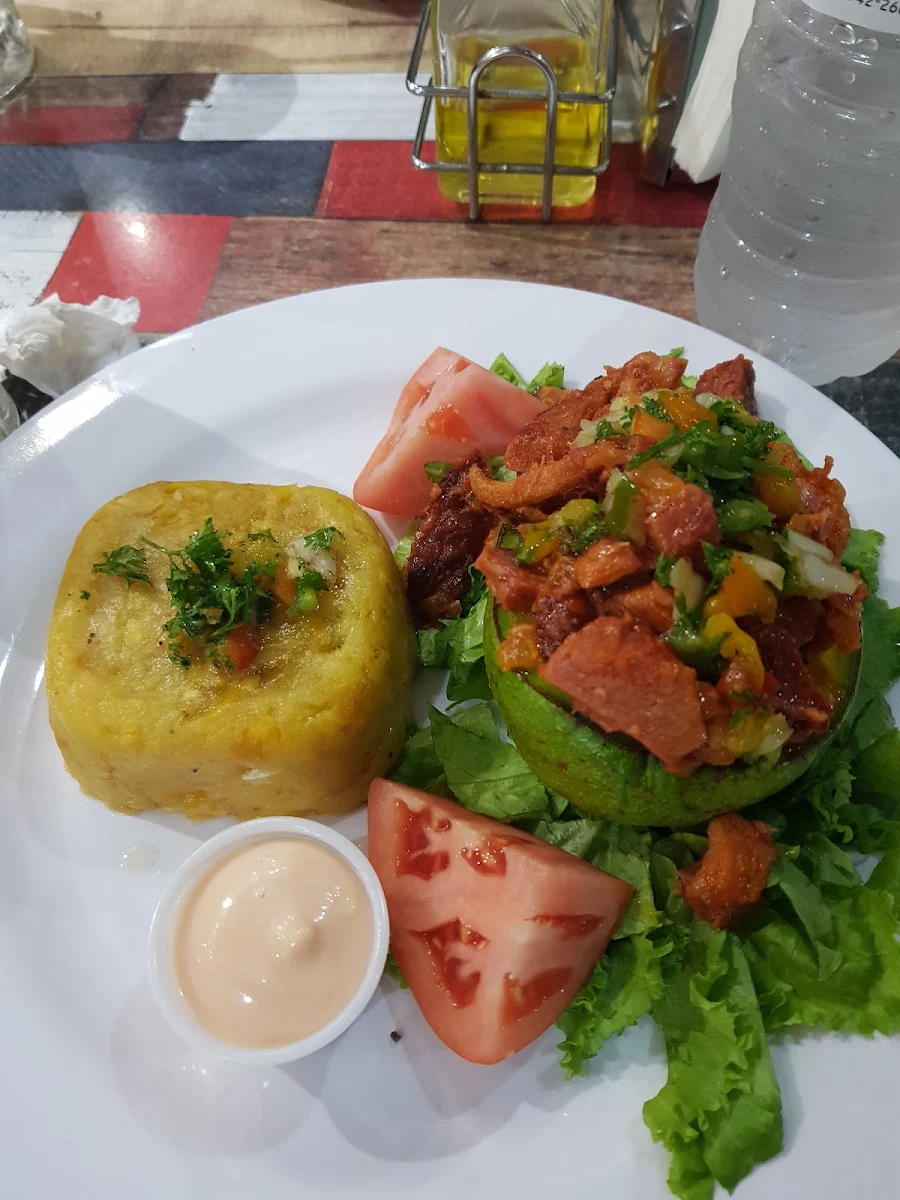 Mofongo Con Aguacate Relleno