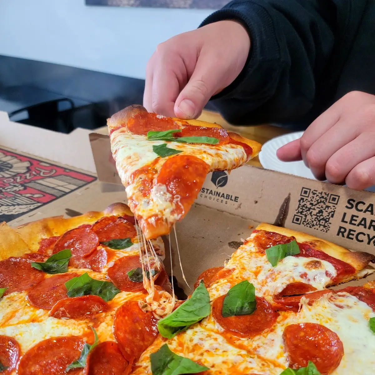 Margherita Pizza with Extra Cheese a Pepperoni