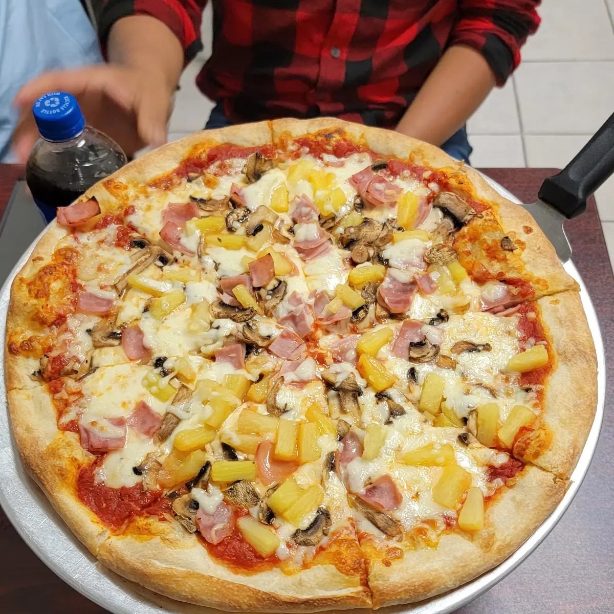 Medium Hawaiian Pizza