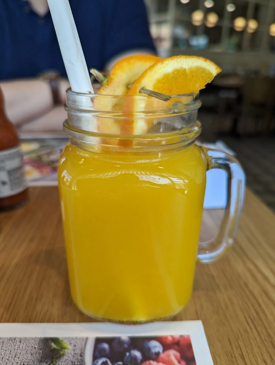Freshly Squeezed Orange Juice Jus d'Orange Fraîchement Pressé
