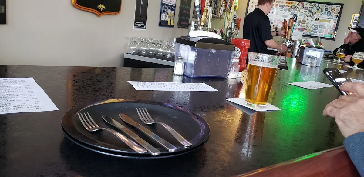 Empty Plates Waiting for Pizza