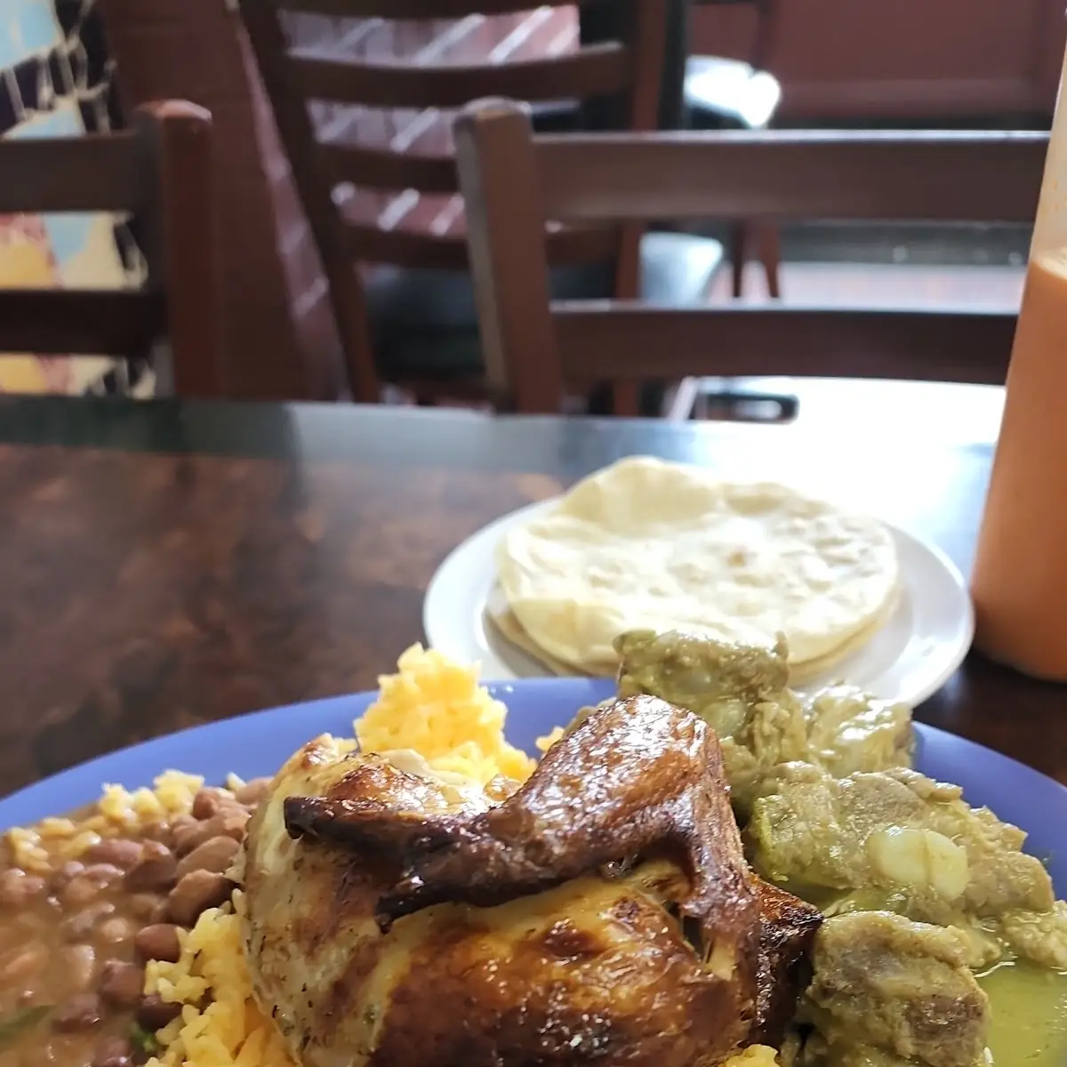 Pollo Asado Con Costilla En Salsa Verde