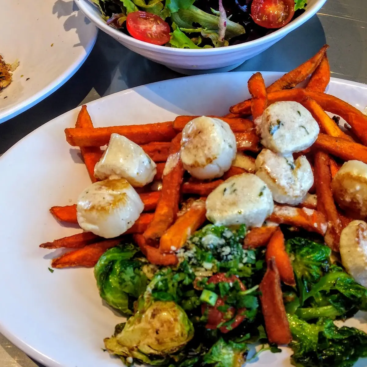 Seared Fresh Wild Scallops with Garlic Sauce