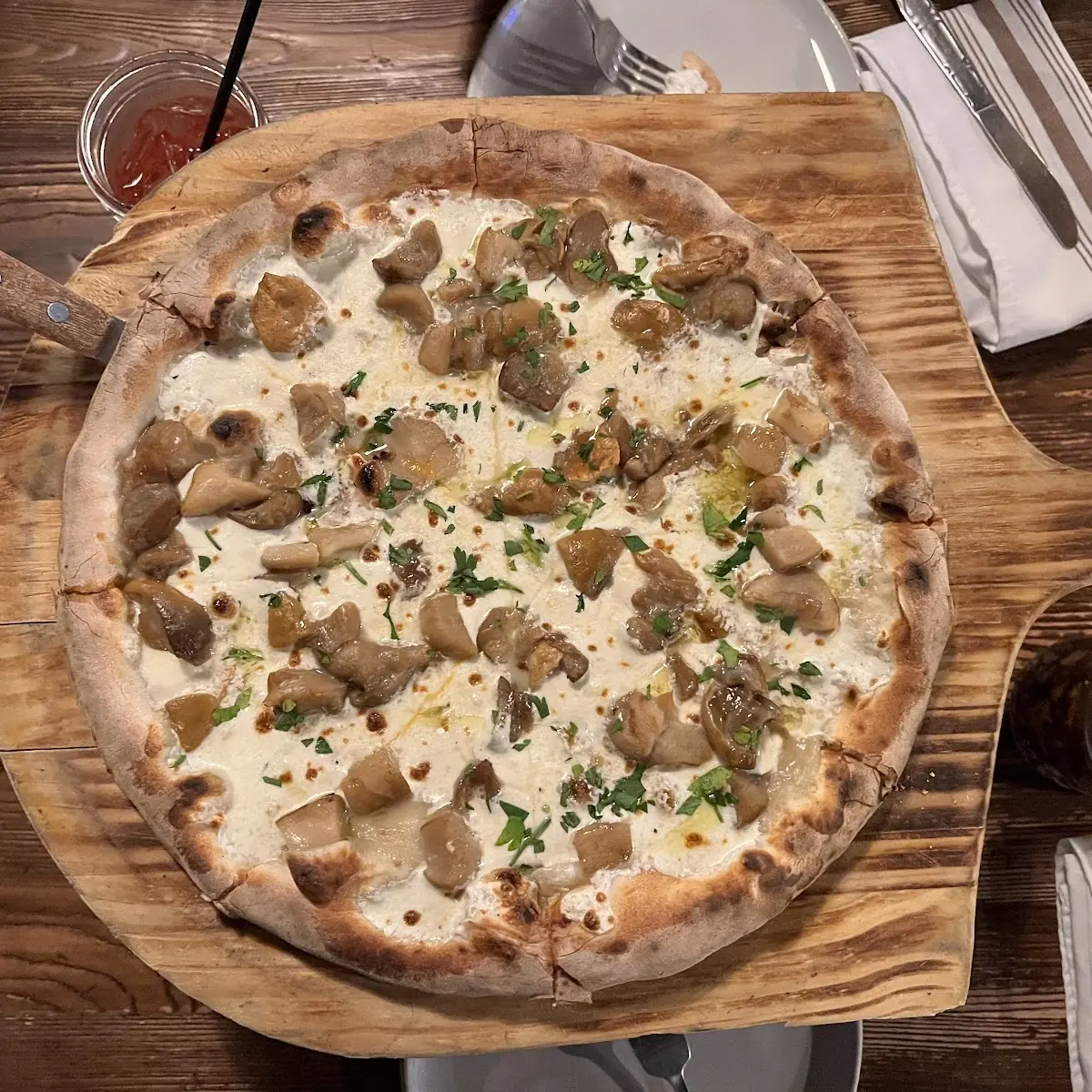 Tartufo Bianco E Porcini Pizza