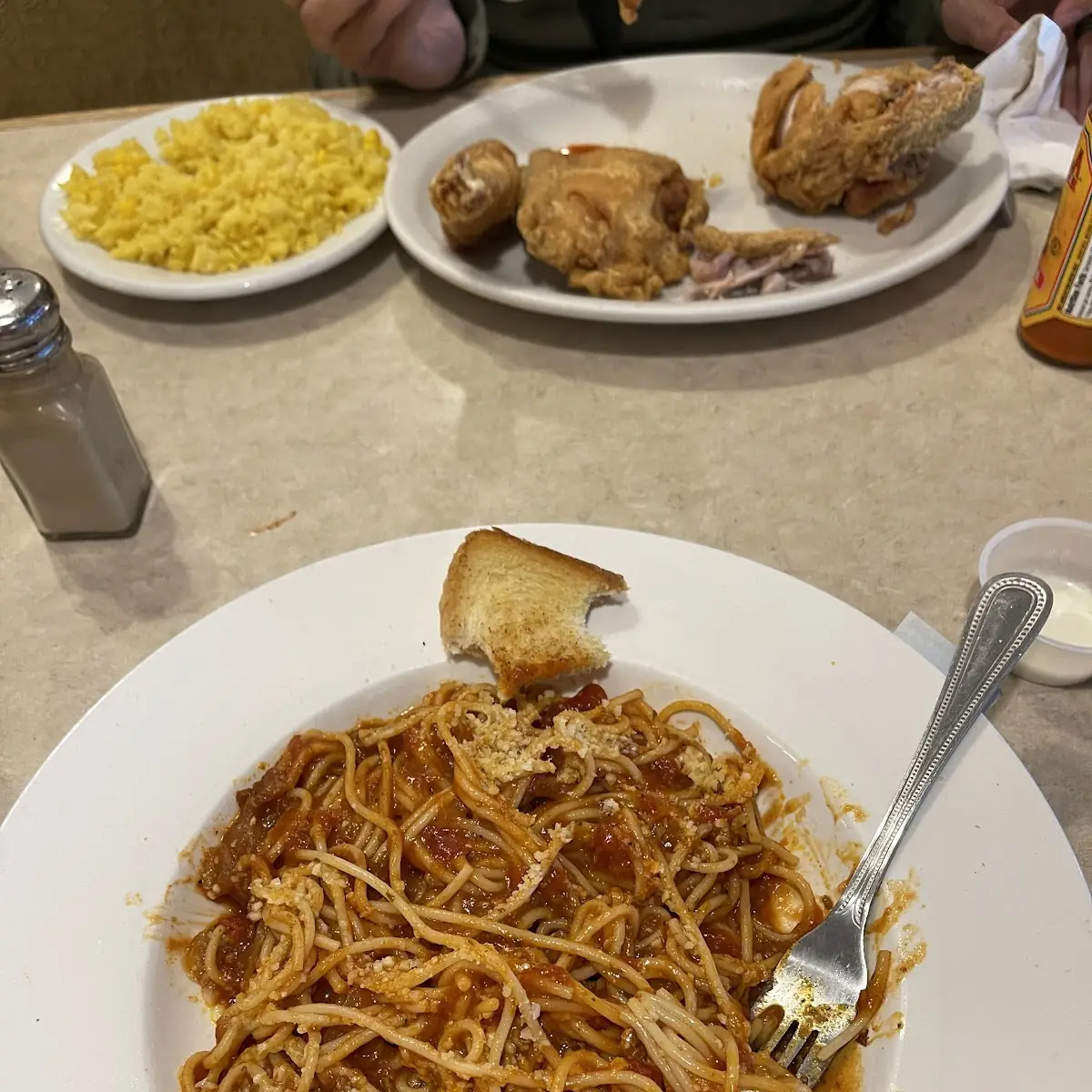 Spaghetti with Marinara and Garlic Toast