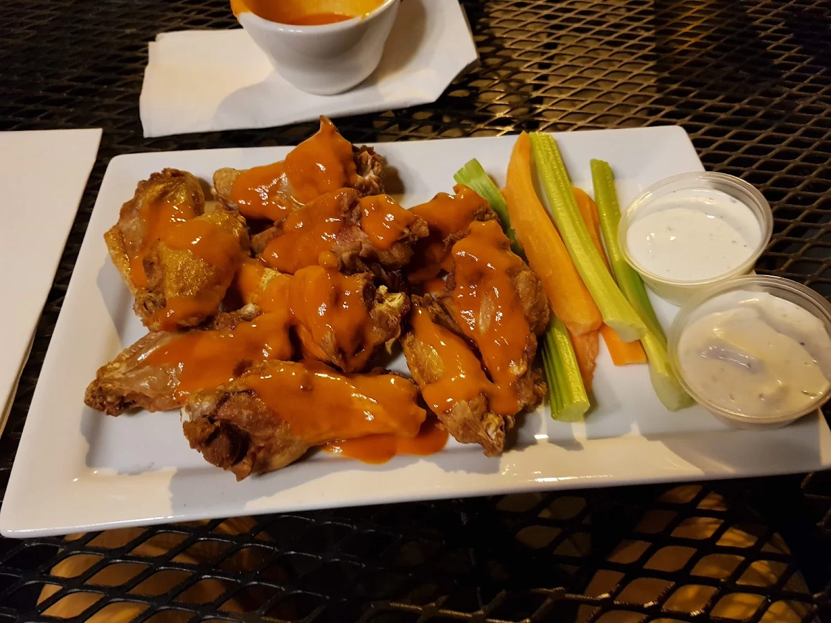 Medium Hot Garlic Chicken Wings Extra Wet