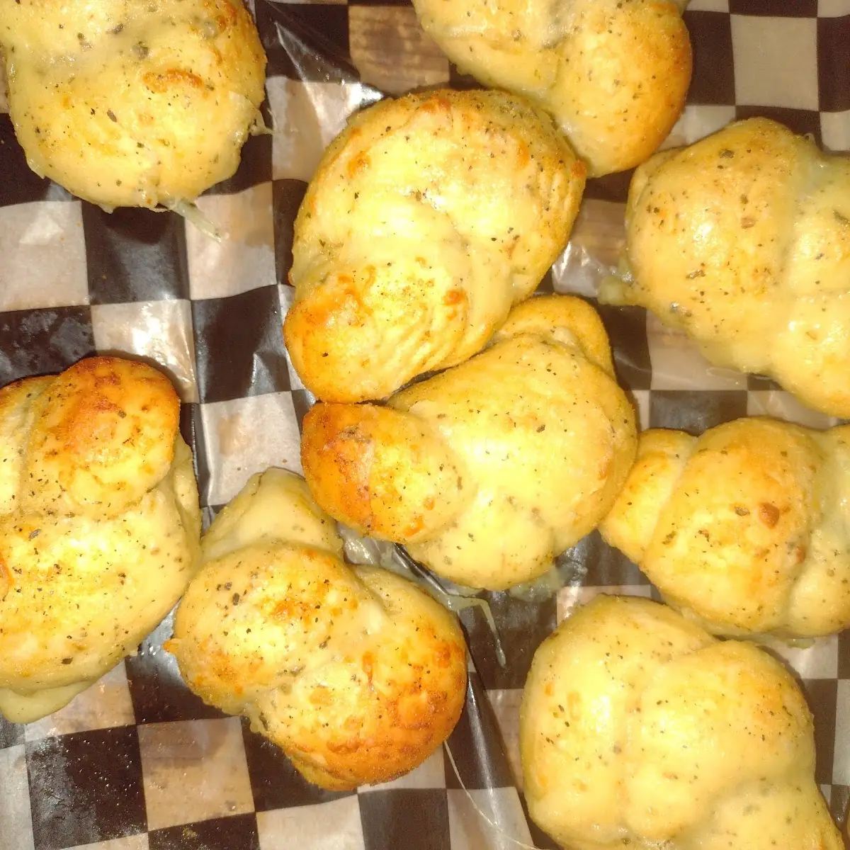 Garlic Cheesy Knots