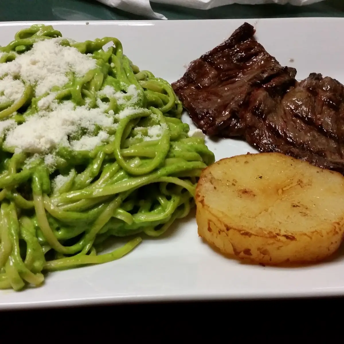 Churubusco Con Tallarines Verdes