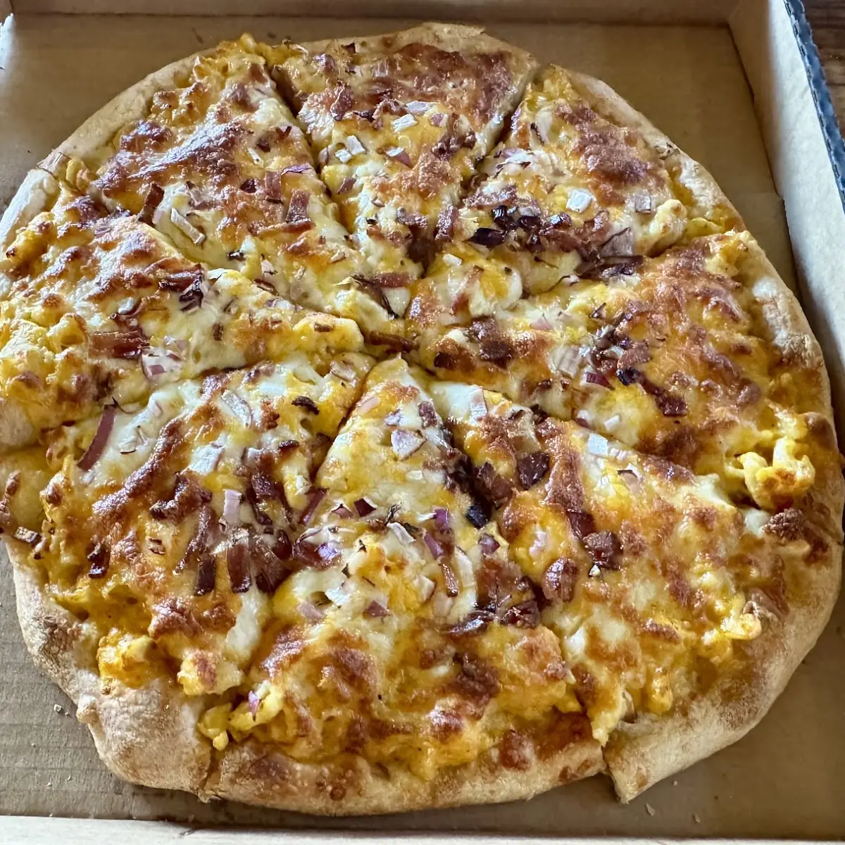 Deluxe Mac and Cheese Pizza