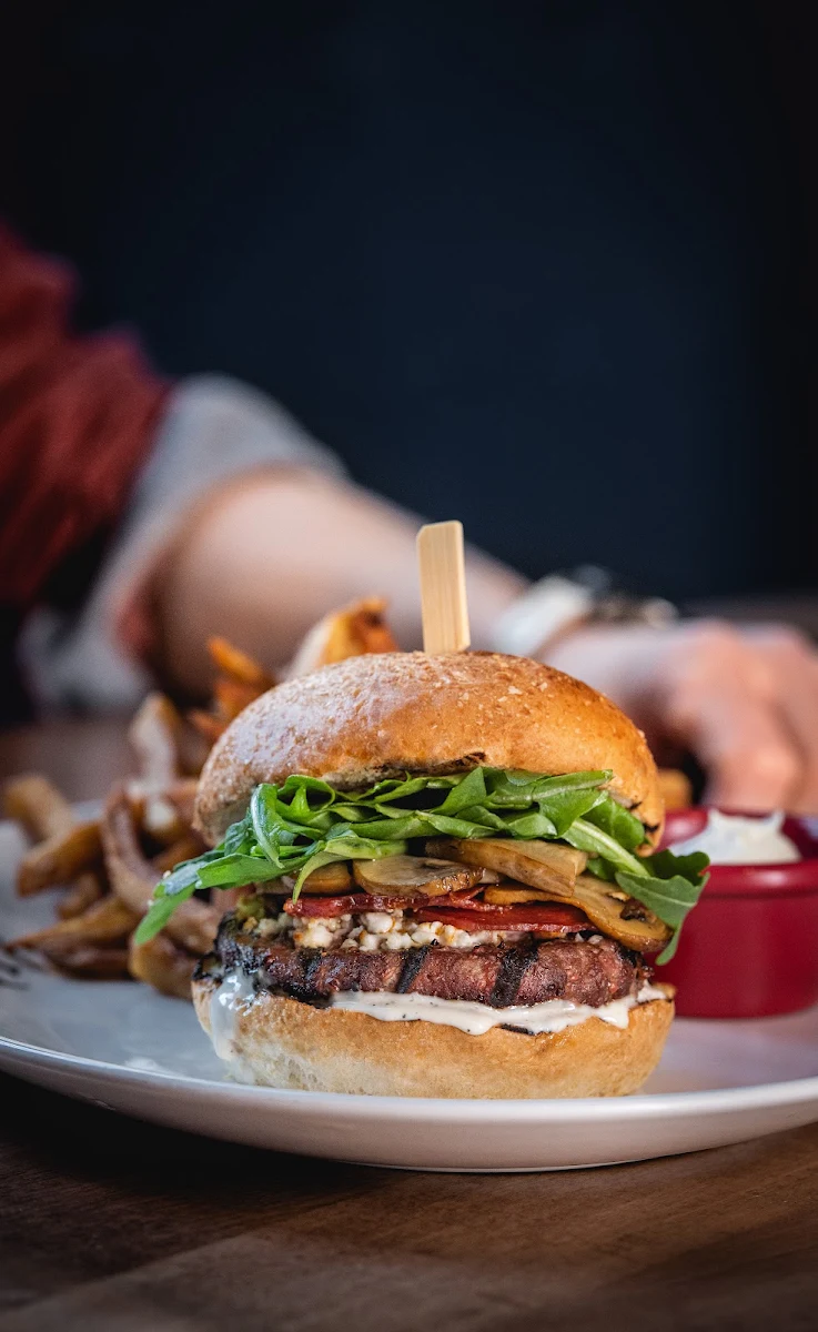 L'Inter Classique Inter Burger, Pub du Parvis