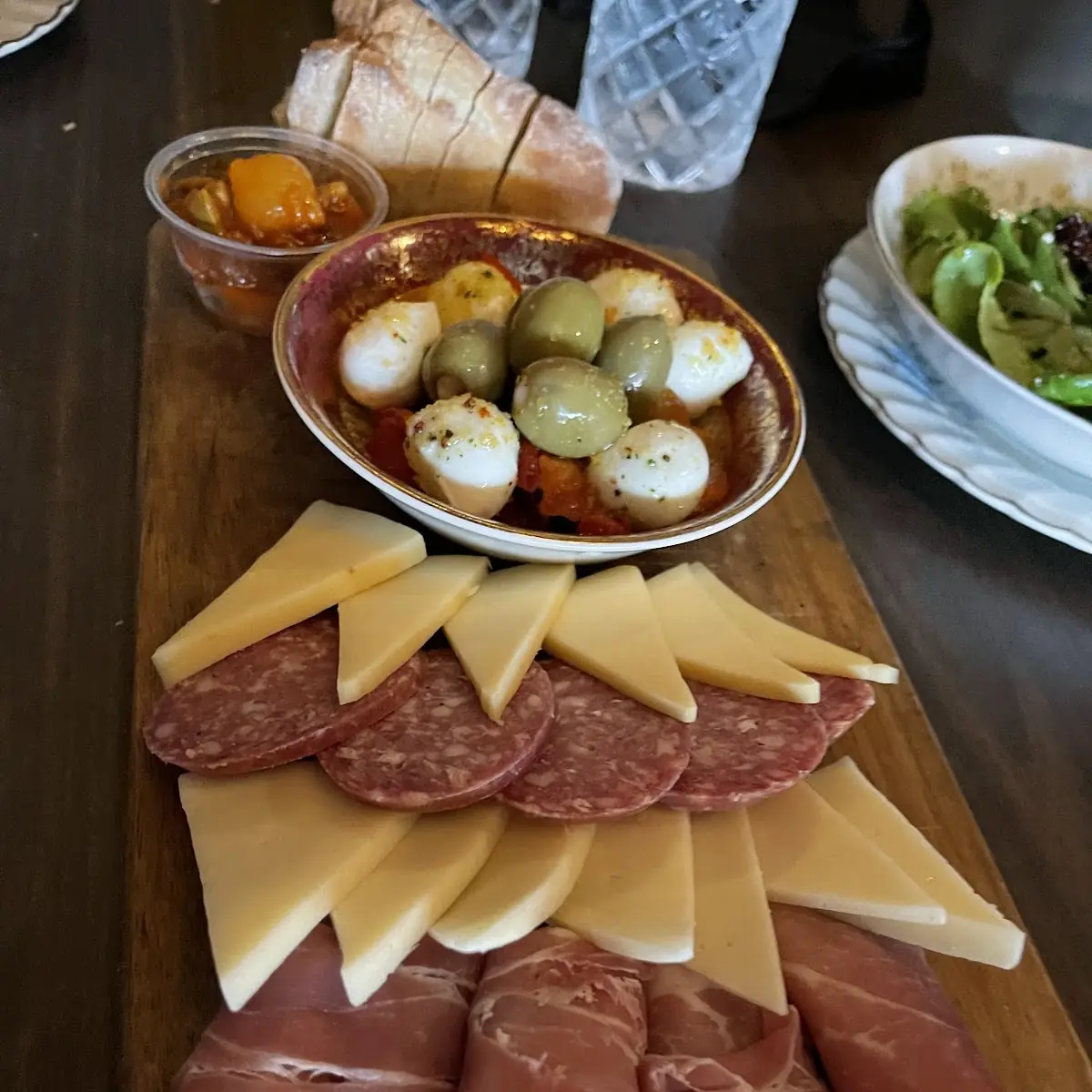L a Bistro Charcuterie