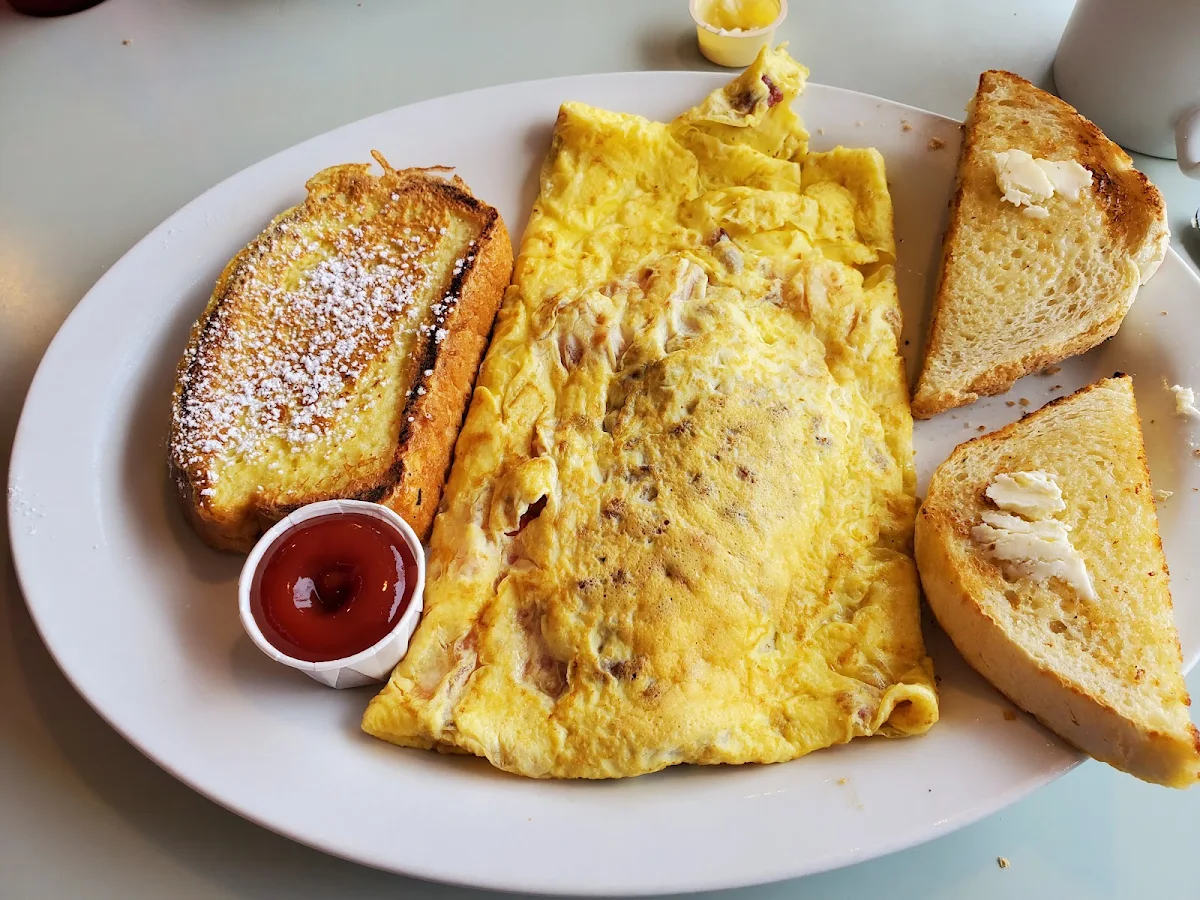 Build Your Own Omelet with French Toast Breakfast Platter, Lakeview Restaurant