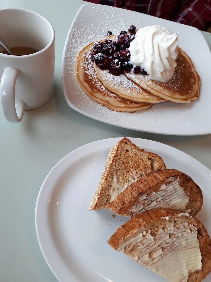 Very Berry Pancake, Lakeview Restaurant