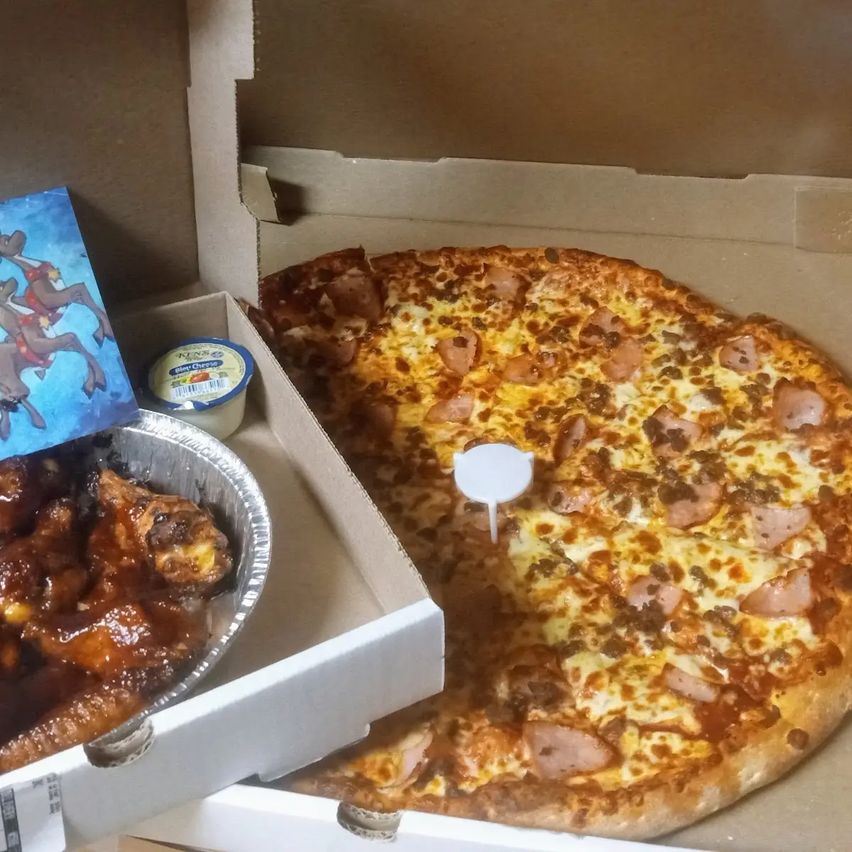Buffalo Wings XL2 Topping Pizza & Soda