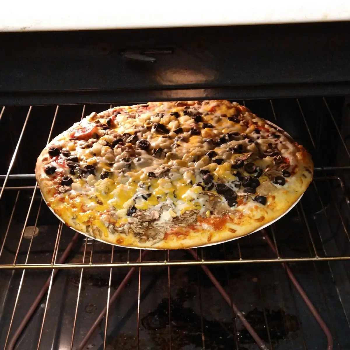 Cowboy Pizza Plus Pineapple