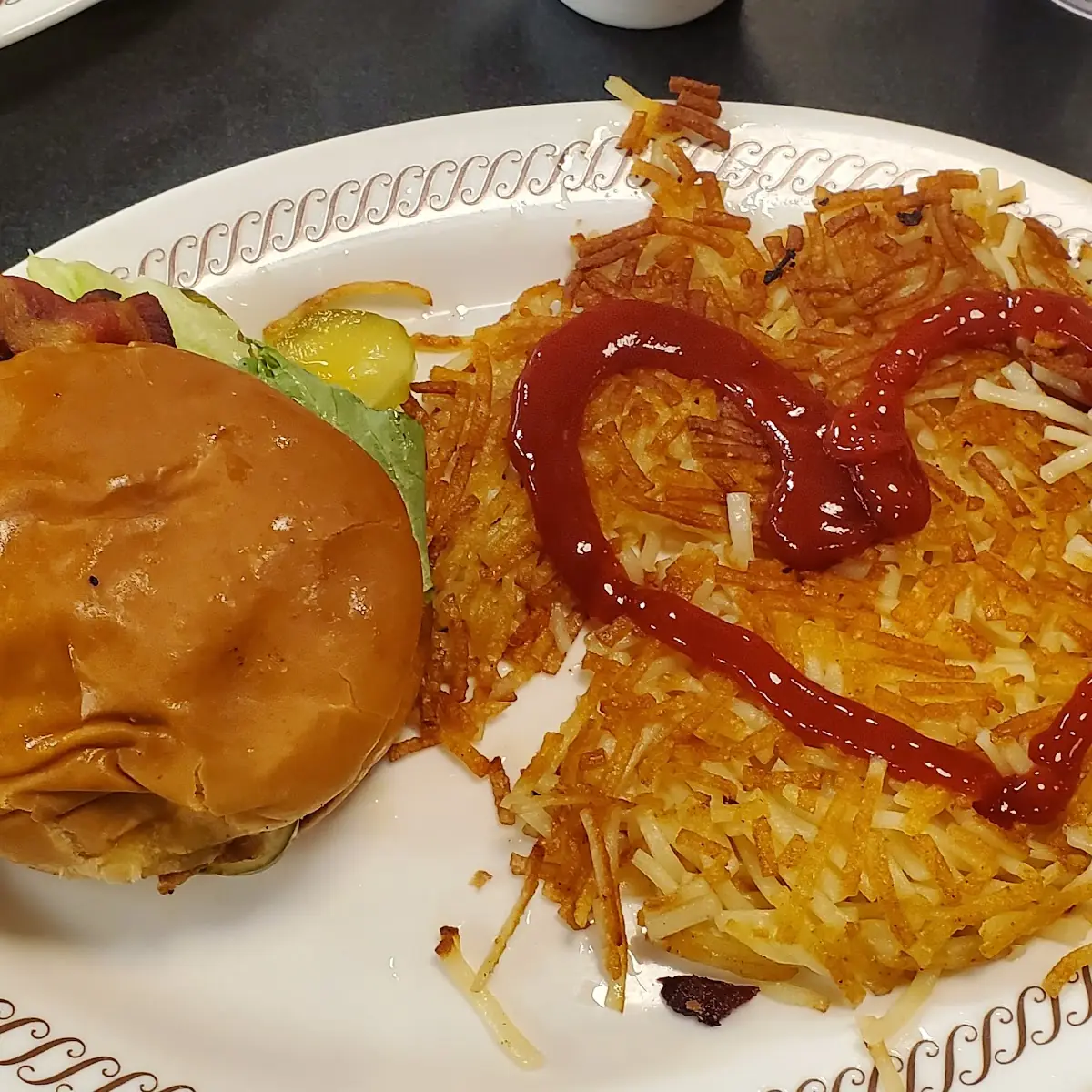 Burger with Hashbrowns