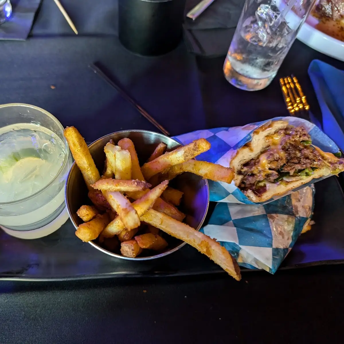 Skilly Cheese Fries & M'Rita