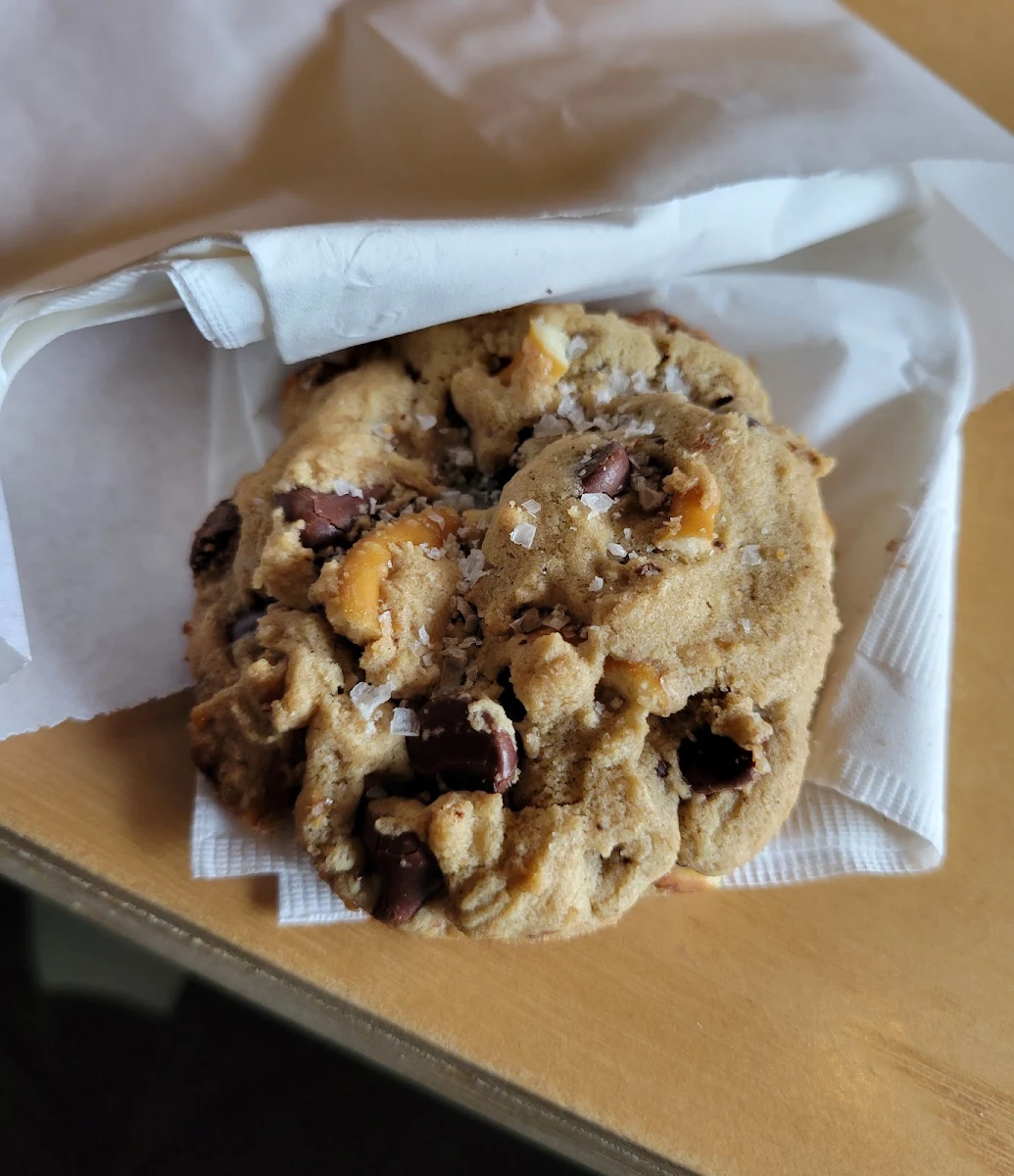 Salted Caramel Pretzel Cookie