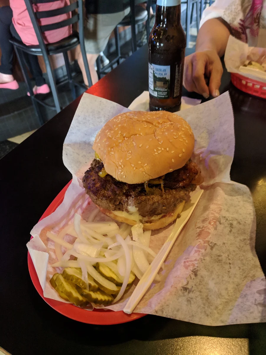 3x8 Burger