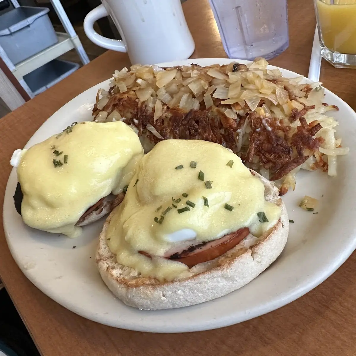 Eggs Benedict and Hashbrowns