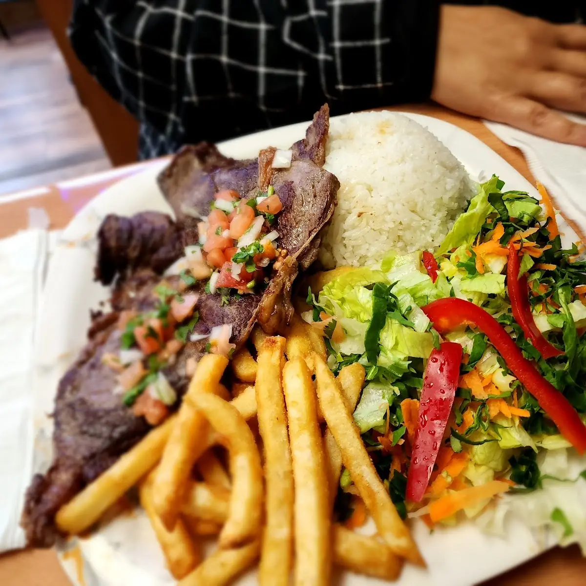 Plato De Comida Con Carne Asada