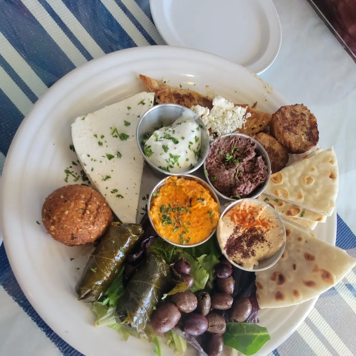 Appetizer Sampler w Pita