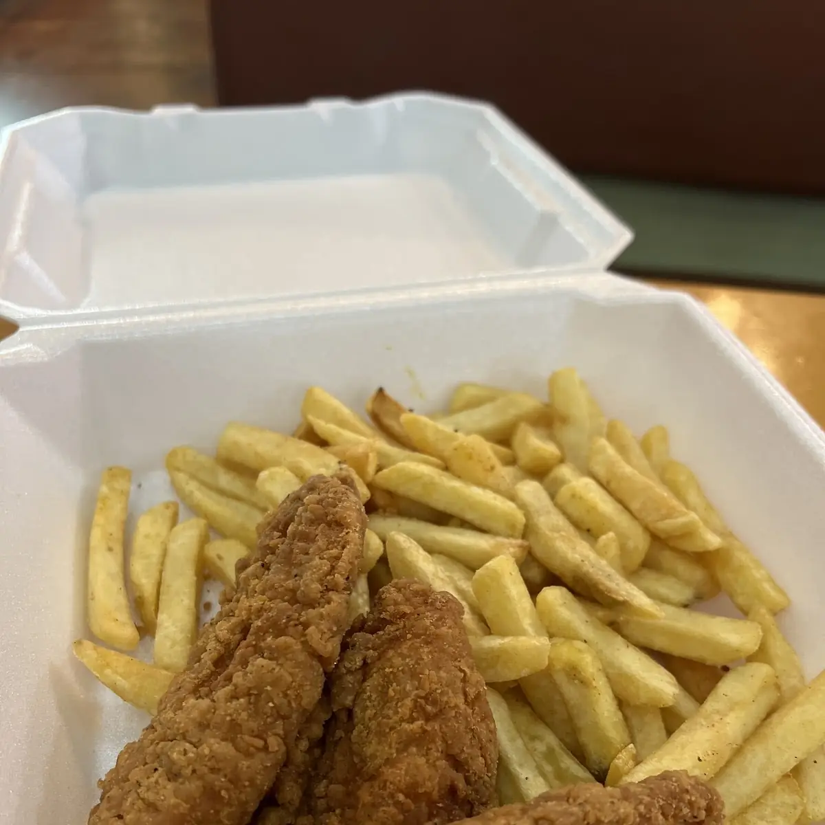Chicken Tender w Fries