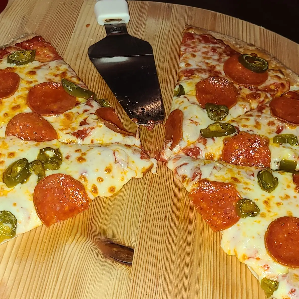 Pepperoni Jalapeños Pizza