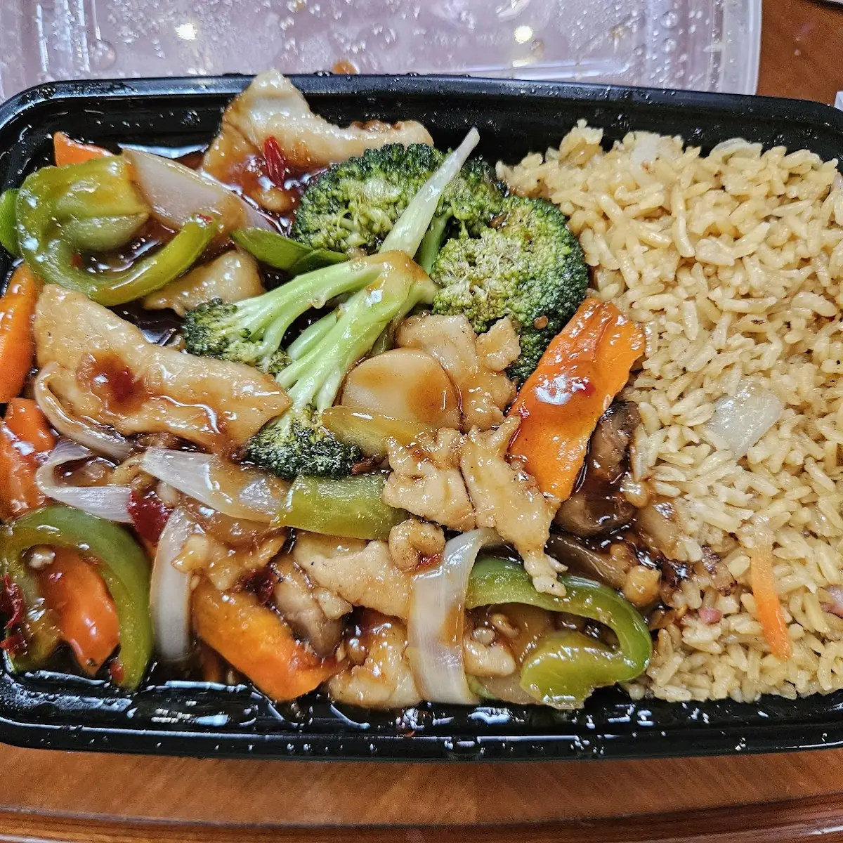 Chicken w Garlic Sauce Combo Plate