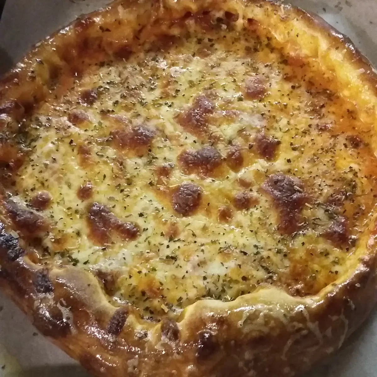 Cheese Pizza with Garlic Spray