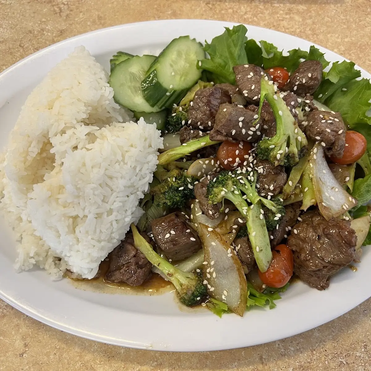 Steamed Rice with Beef and Vegetables