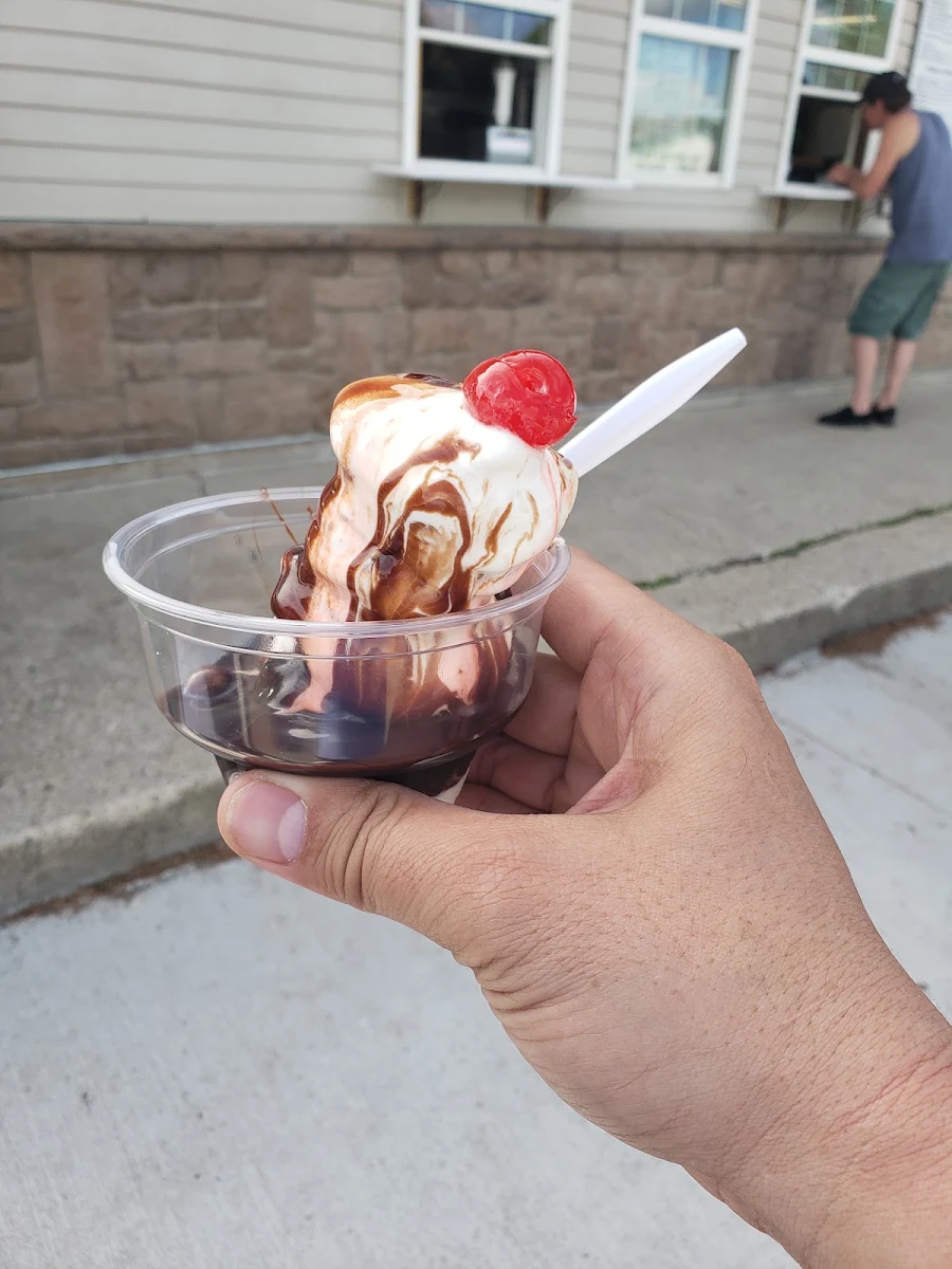 Chocolate Sundae with Cherry, Hot 'n' Frosty