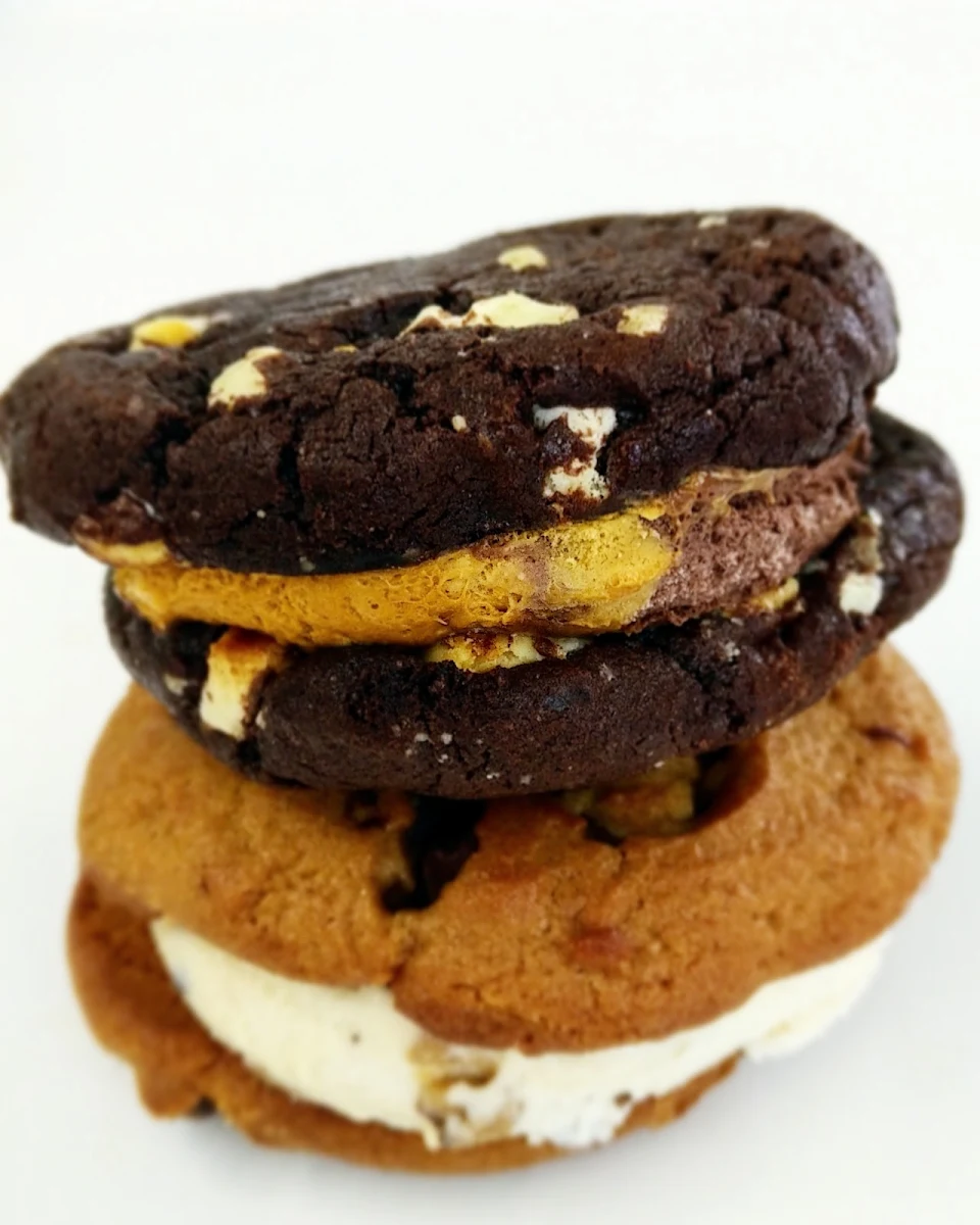 Cookie Sandwich, Hot 'n' Frosty