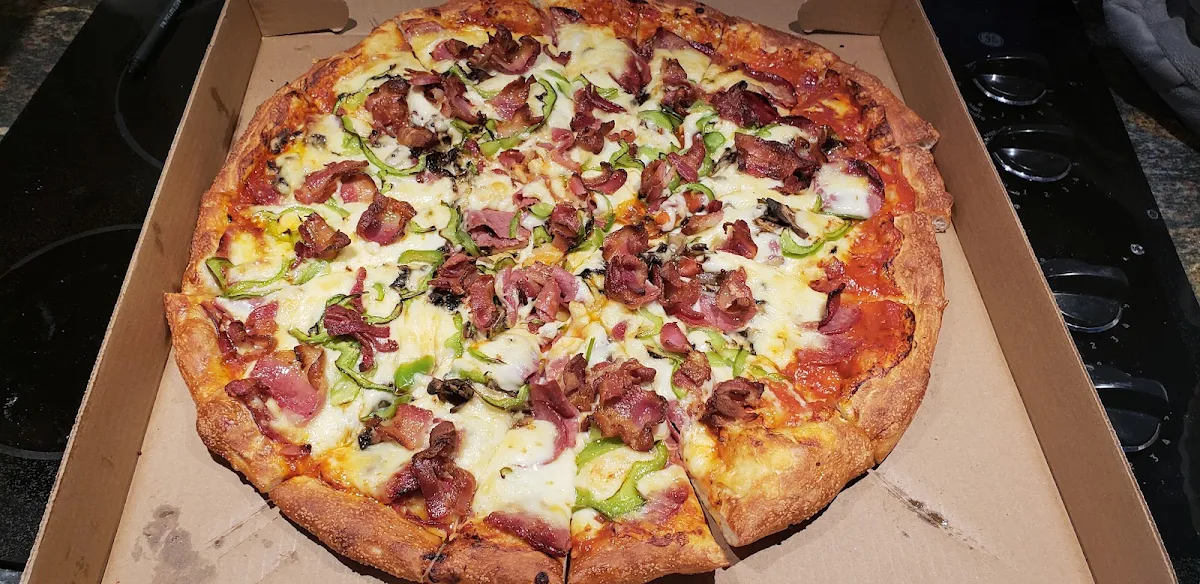 Green Pepper and Salami Pizza